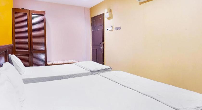 Oyo 90486 New Station Hotel Klang Exteriör bild