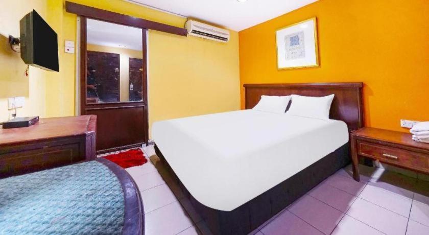 Oyo 90486 New Station Hotel Klang Exteriör bild